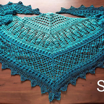 Flat Triangular Scarf "Daphnis"