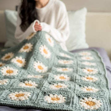 Cozy Days Daisy Blanket