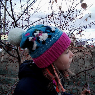 Kissing penguins hat