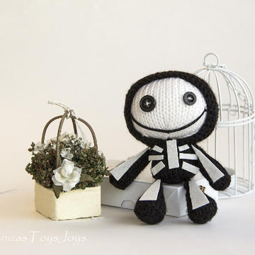 Tanoshi skeleton