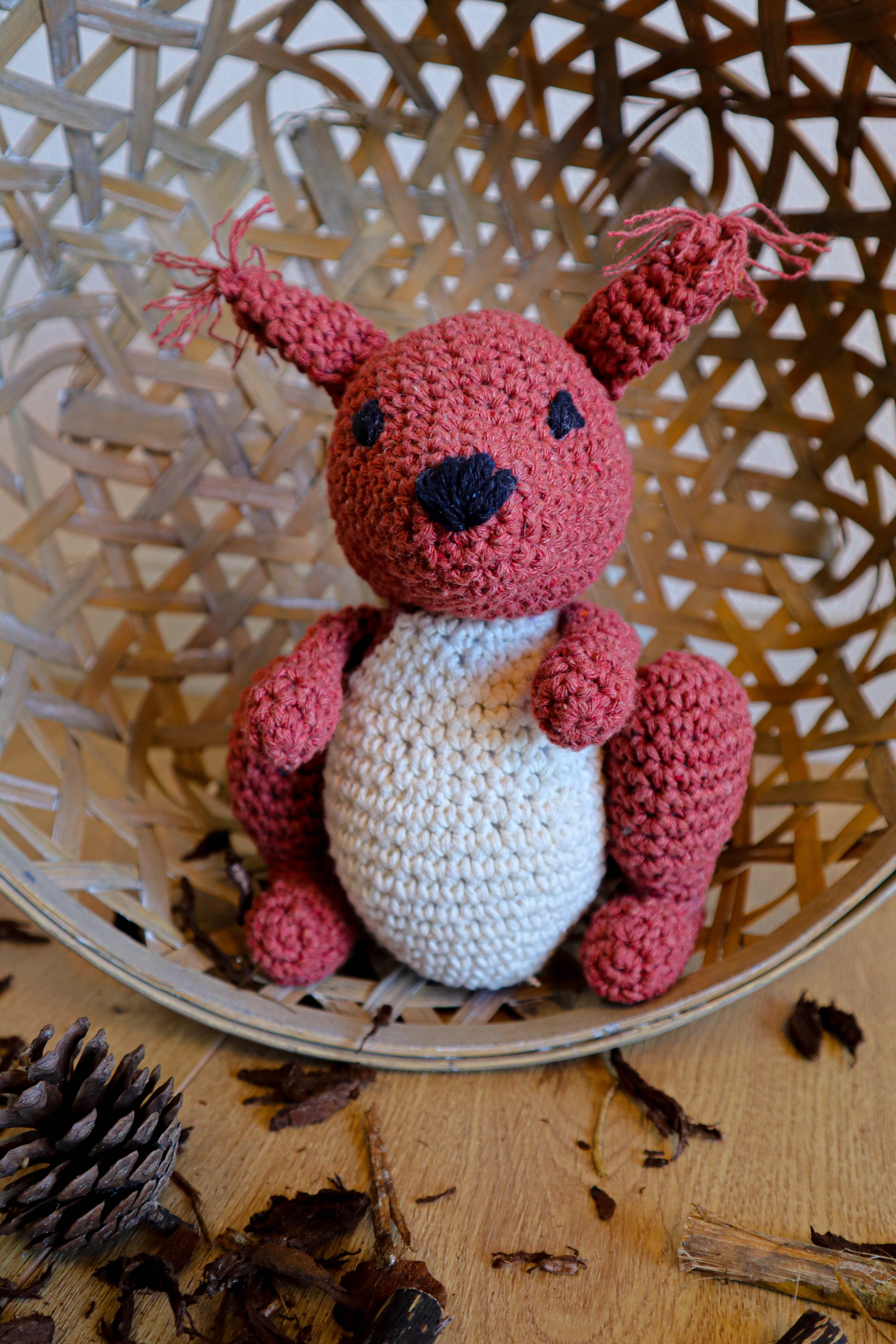 Hoooked DIY Crochet Kit Suzy Squirrel Eco Barbante