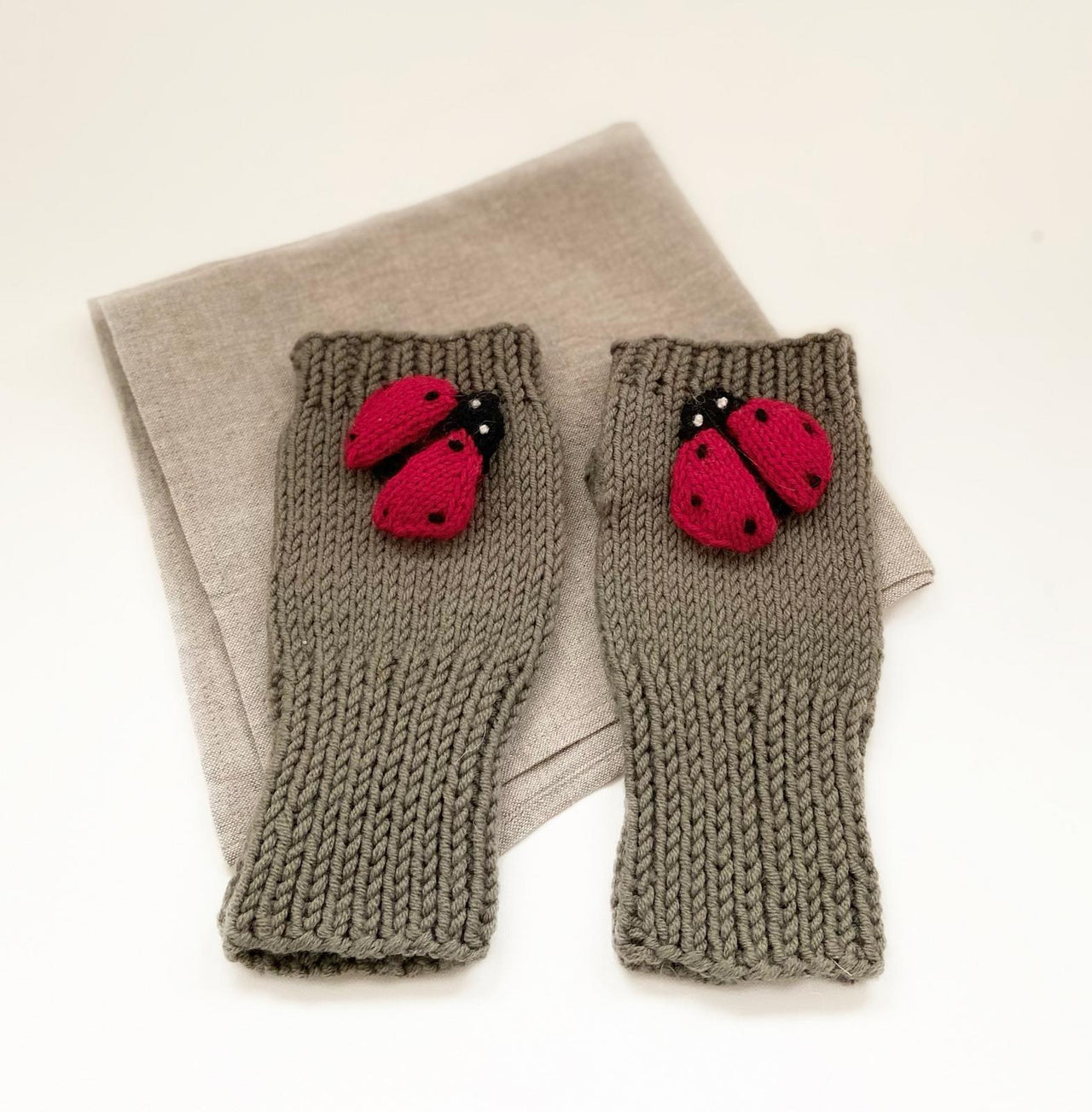 Ladybugs fingerless gloves