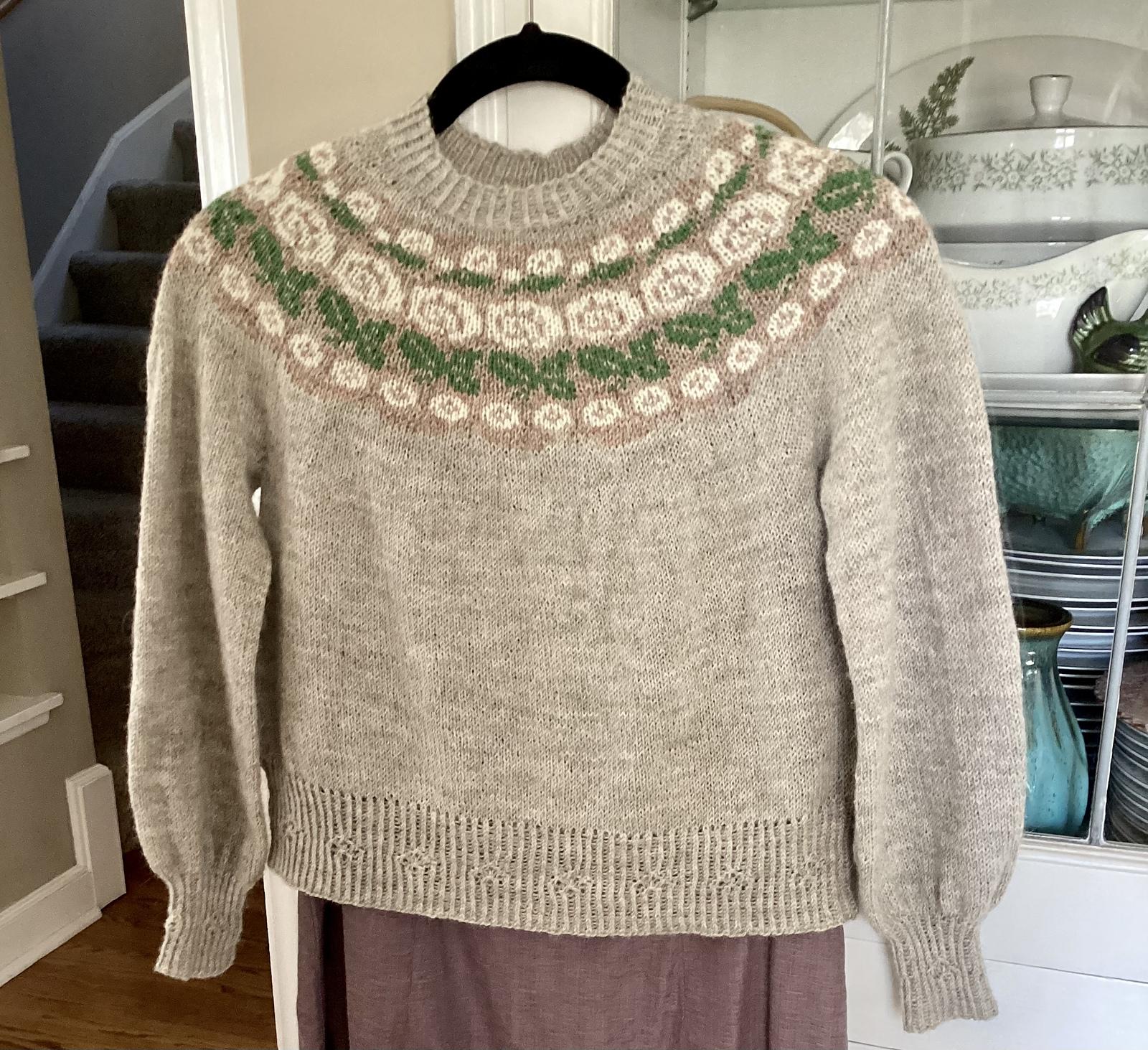Rosemaaling Pullover