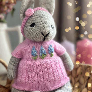 Knitting pattern Bunny in dress