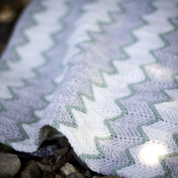 Zig Zag Stripe Baby Blanket - Baby Cakes