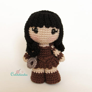 Xena amigurumi doll - crochet pattern by Crochelandia
