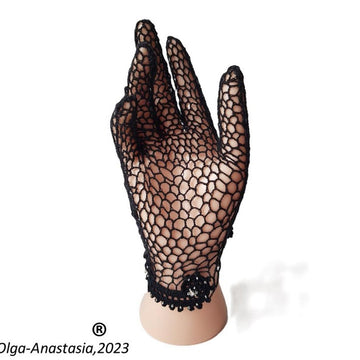 Black lace finger gloves