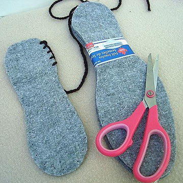 706 CROCHET SLIPPERS ON FELT INSOLES