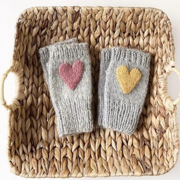 Fingerless gloves with heart