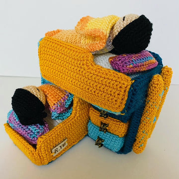 Amigurumi dollhouse double bed