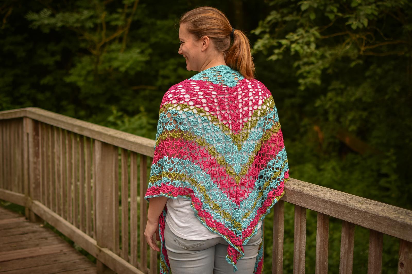Triangular shawl "Bahamas"