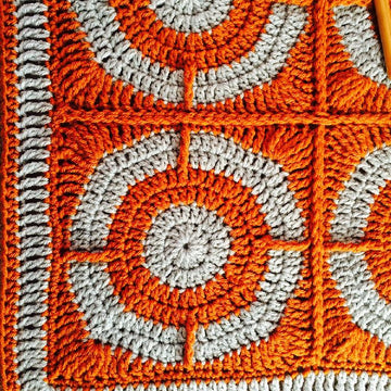 Graphic Circles Throw