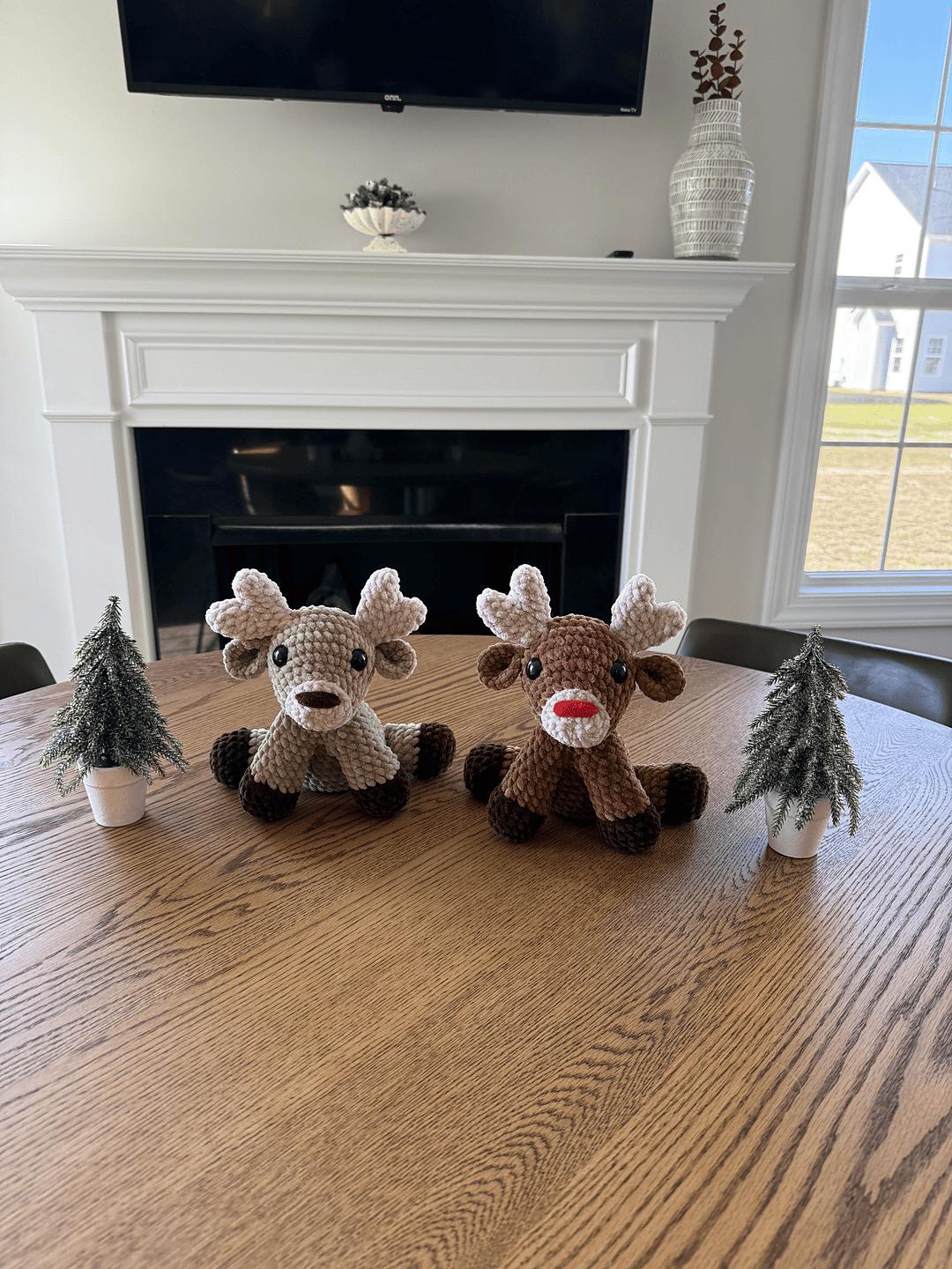 Mini Sitting Reindeer