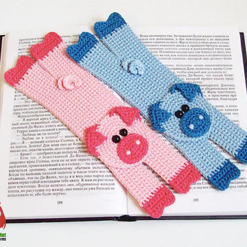 207 Pig Decor or bookmark