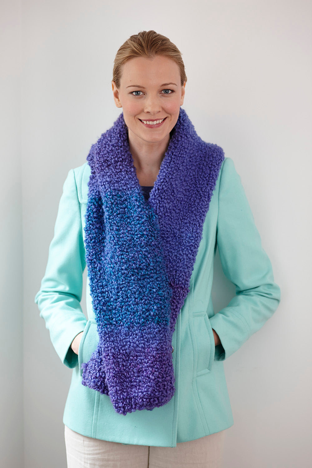 Simple One Ball Scarf in Lion Brand Homespun Thick & Quick - L30125E
