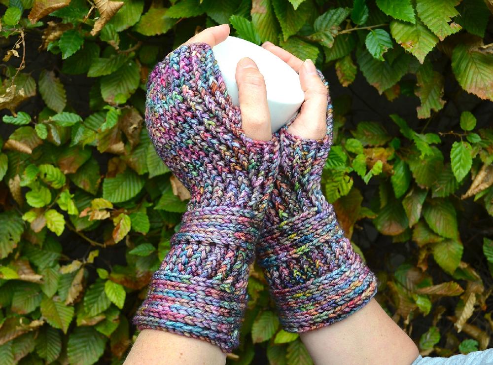 Blue notes mittens