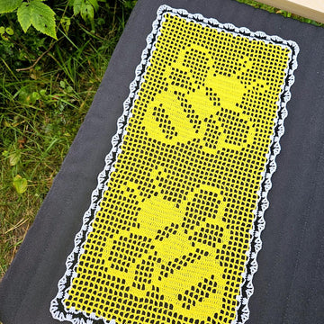 Bee Table Runner