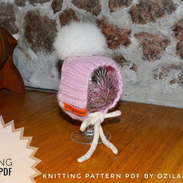 Hat with pompom for small dog