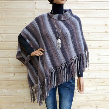 Trendy poncho with fringes