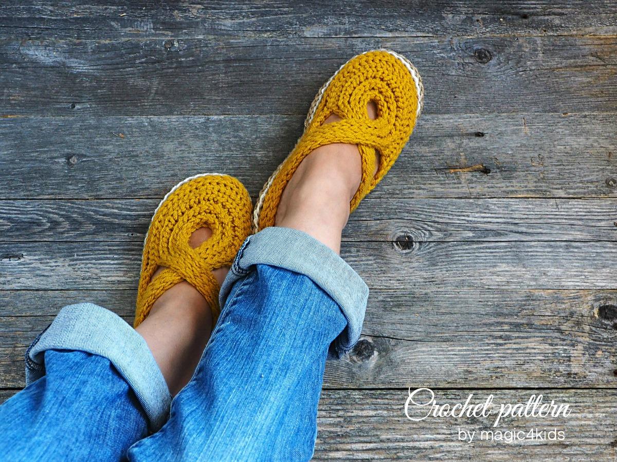 Knit look slippers
