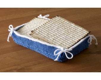 Matzoh Holder in Lion Brand Vanna's Choice - 90071AD