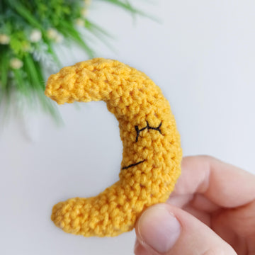 Crochet moon pattern, amigurumi crescent moon