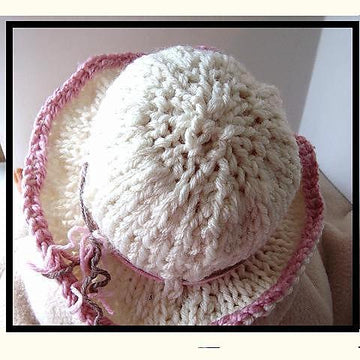 556, KNITTED HAT, baby to adult