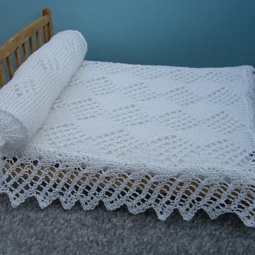 HMC26 Lacy bedcover and bolster for the dolls house