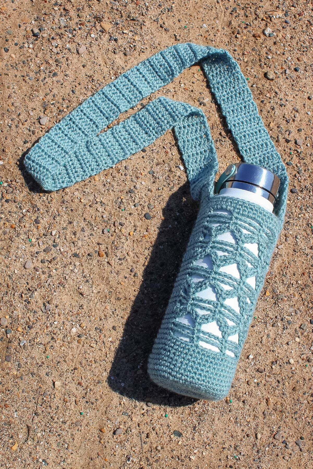 Bergen Bottle Cozy in Lion Brand Heartland - M23057 HL - Downloadable PDF