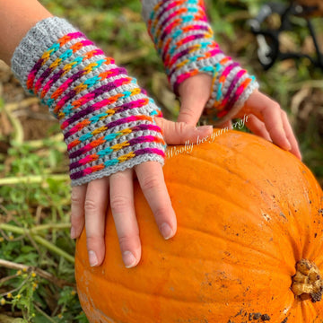 Bee cosy fingerless mitts