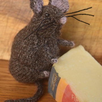 Wee Mouse Knitting Pattern