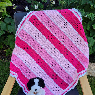 Falling Diamonds Filet Blanket