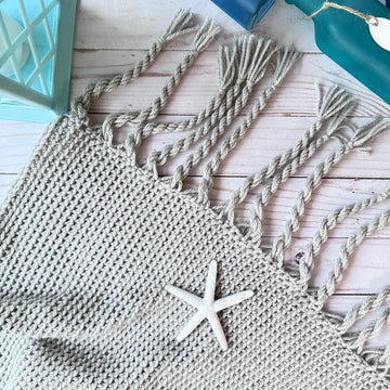 Blanket with twisted fringe