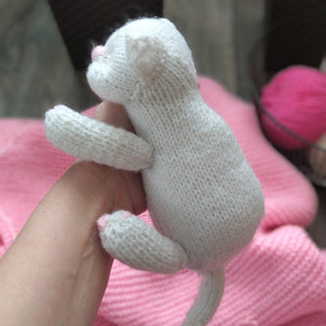 Kitten knitting pattern. Sleeping kitten knitting pattern