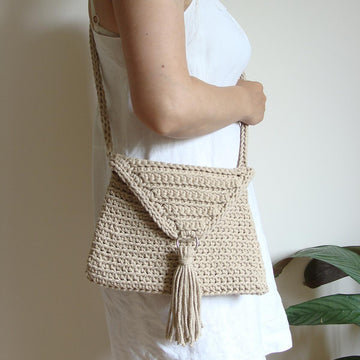 The Crossbody Clutch