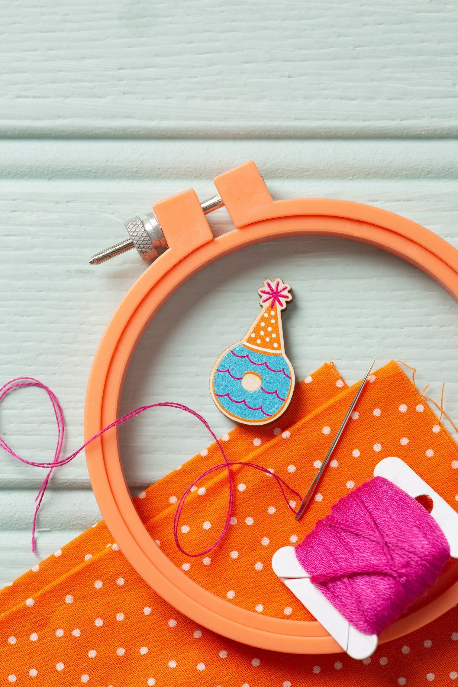 Hawthorn Handmade Party Ring Magnetic Needle Minder