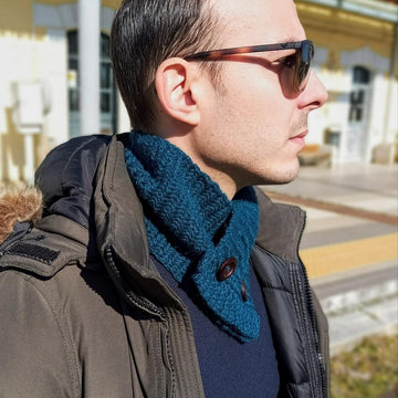Cowl with buttons for men
