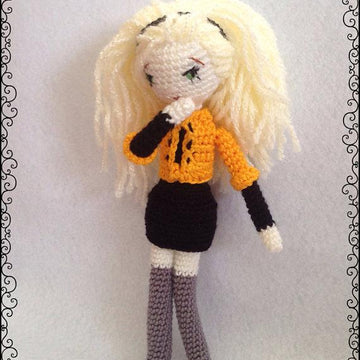 Blonde Girl amigurumi