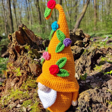 Gnome with roses