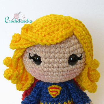 Supergirl amigurumi doll - crochet pattern by Crochelandia