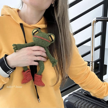 Jabka The Traveling Frog Amigurumi