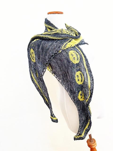 All smiles shawl