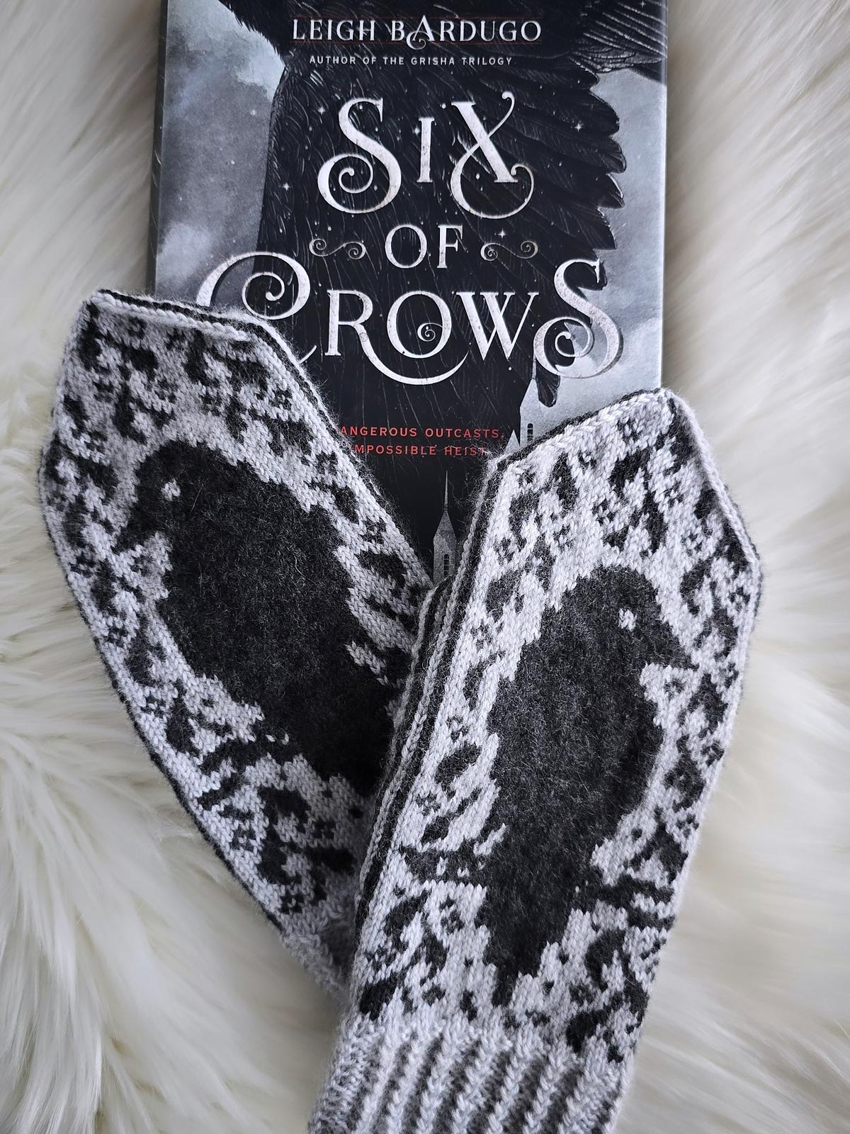 To Catch A Crow Mittens
