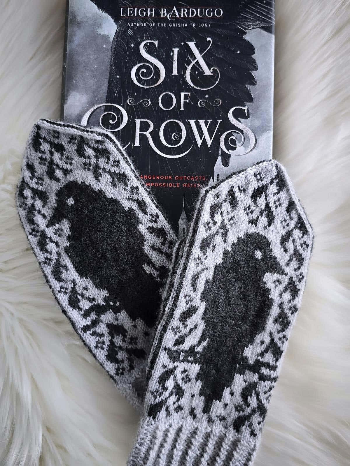 To Catch A Crow Mittens