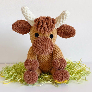 Cinnamon, the Highland Cow / Zimt, die Schottische Hochlandkuh (Low Sew)