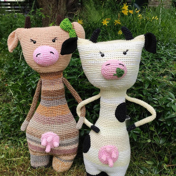Scrap yarn Cow