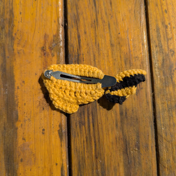 Golden fish hair clip English-US