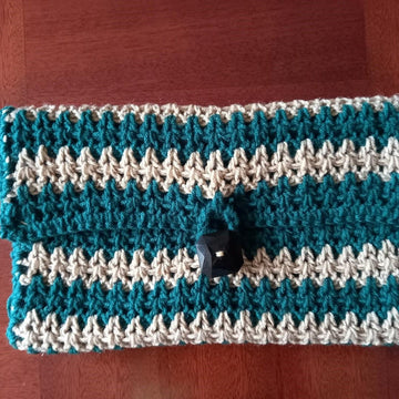 V Stich Stripe Clutch Bag