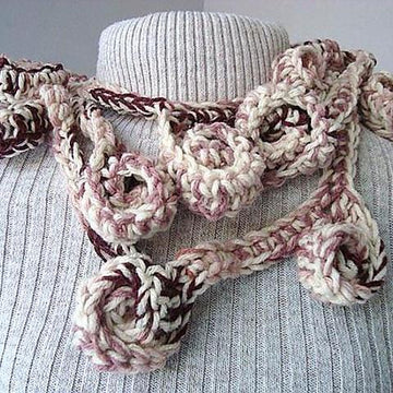 067, LARIAT OF ROSES COWL