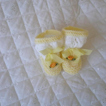 Knitting pattern for Mary Jane shoes and boots